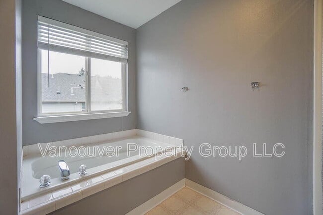 Building Photo - 5606 NE 48th Ave