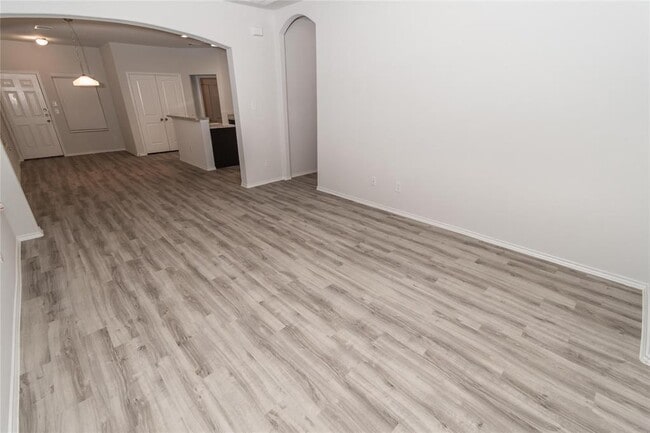 Building Photo - 205 Pronghorn Dr