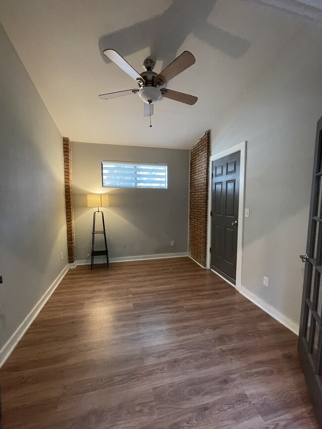 Building Photo - 403 Marquis Ln