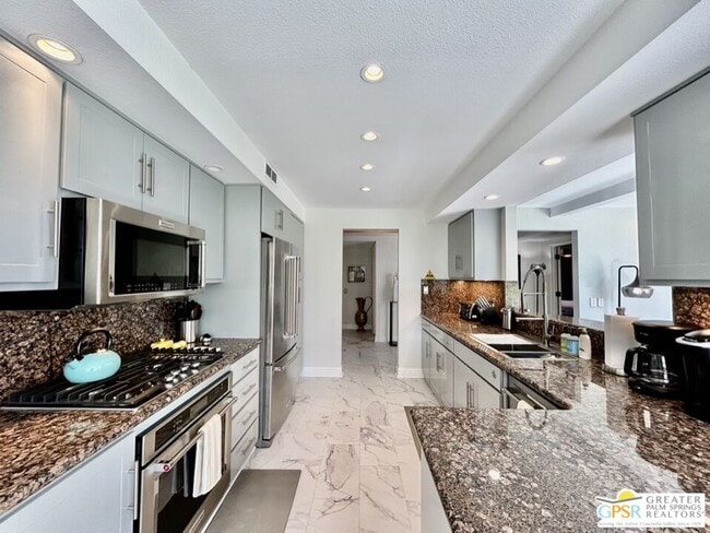 Building Photo - 515 Desert Lakes Dr