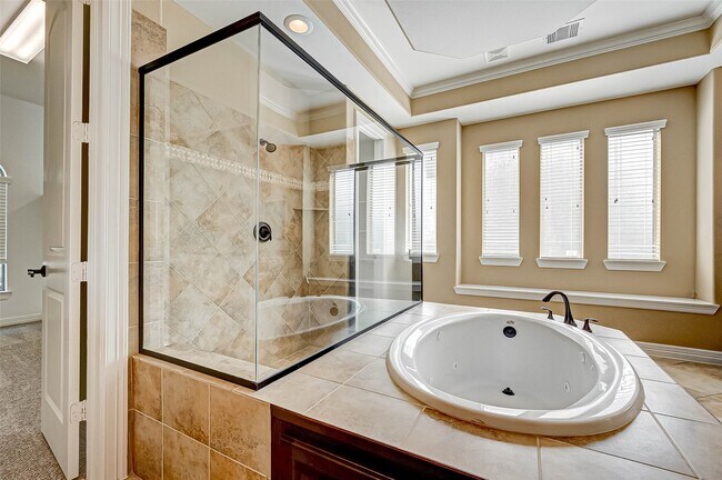 Building Photo - 2914 Cotswold Lane