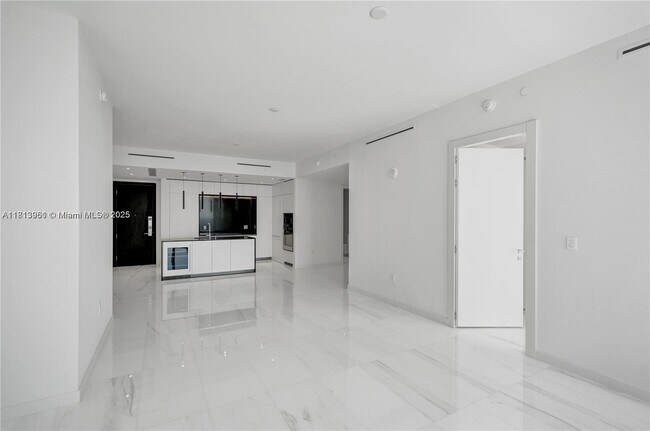 Building Photo - 300 Biscayne Blvd Way