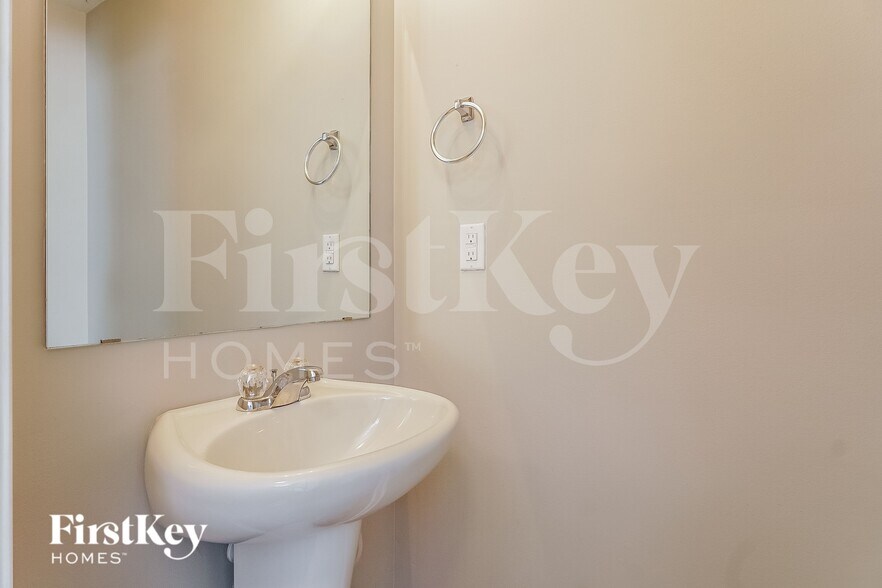 Building Photo - 4778 Woodford Cir