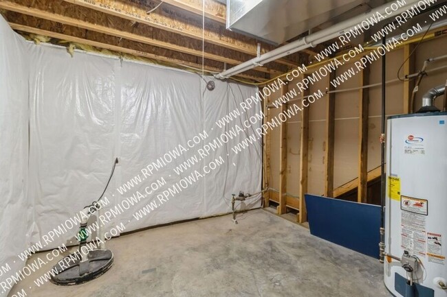 Building Photo - Commuter's Dream!!  3 Bedroom, 2.5 Bathroo...