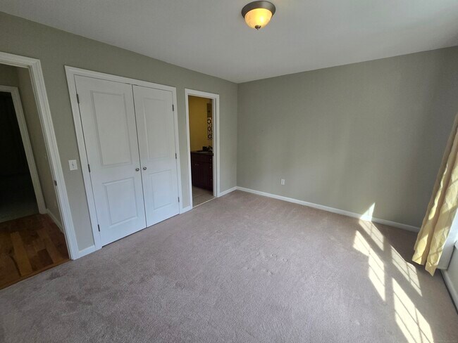 Building Photo - 21 Old Oak Dr