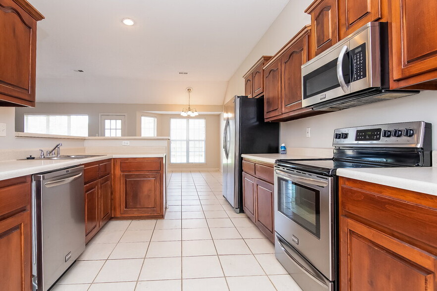 Building Photo - 2885 Rutherford Dr