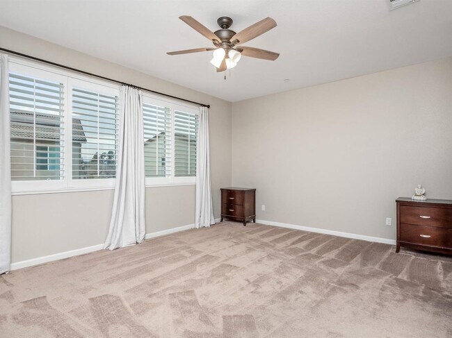 Building Photo - Newly Built 5 Bedroom Home Near Clovis East