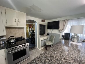 Building Photo - Fully Furnished Single Family House for Re...