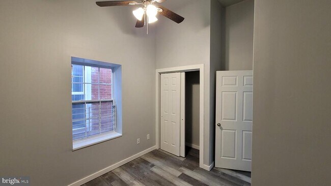 Building Photo - 1729 Centre Ave