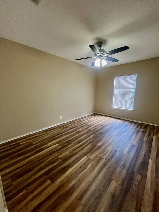 Building Photo - 3/2/2 Single Story Hidden Gem ~ Conveniently Located to RAFB, SAMMC & shopping ~ Move in Ready!