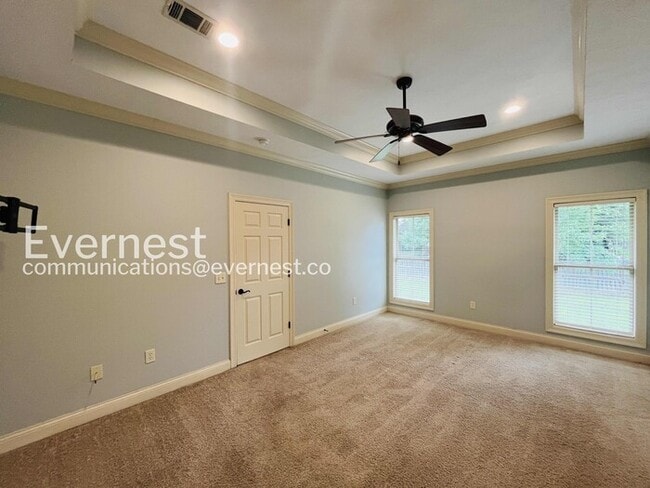 Building Photo - 3 Bed/2 Bath Home with Fenced Yard & Garage / Pet-Friendly / Available Now!