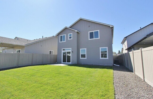 Building Photo - 4032 N Glider Ave