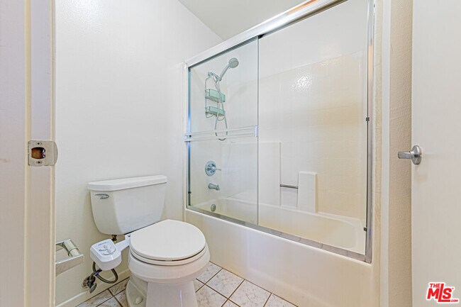 Building Photo - 860 S Lucerne Blvd