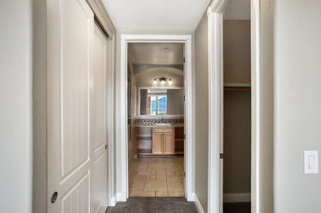 Building Photo - Lake Las Vegas 1st Floor Condo With Stunning Views And Garage