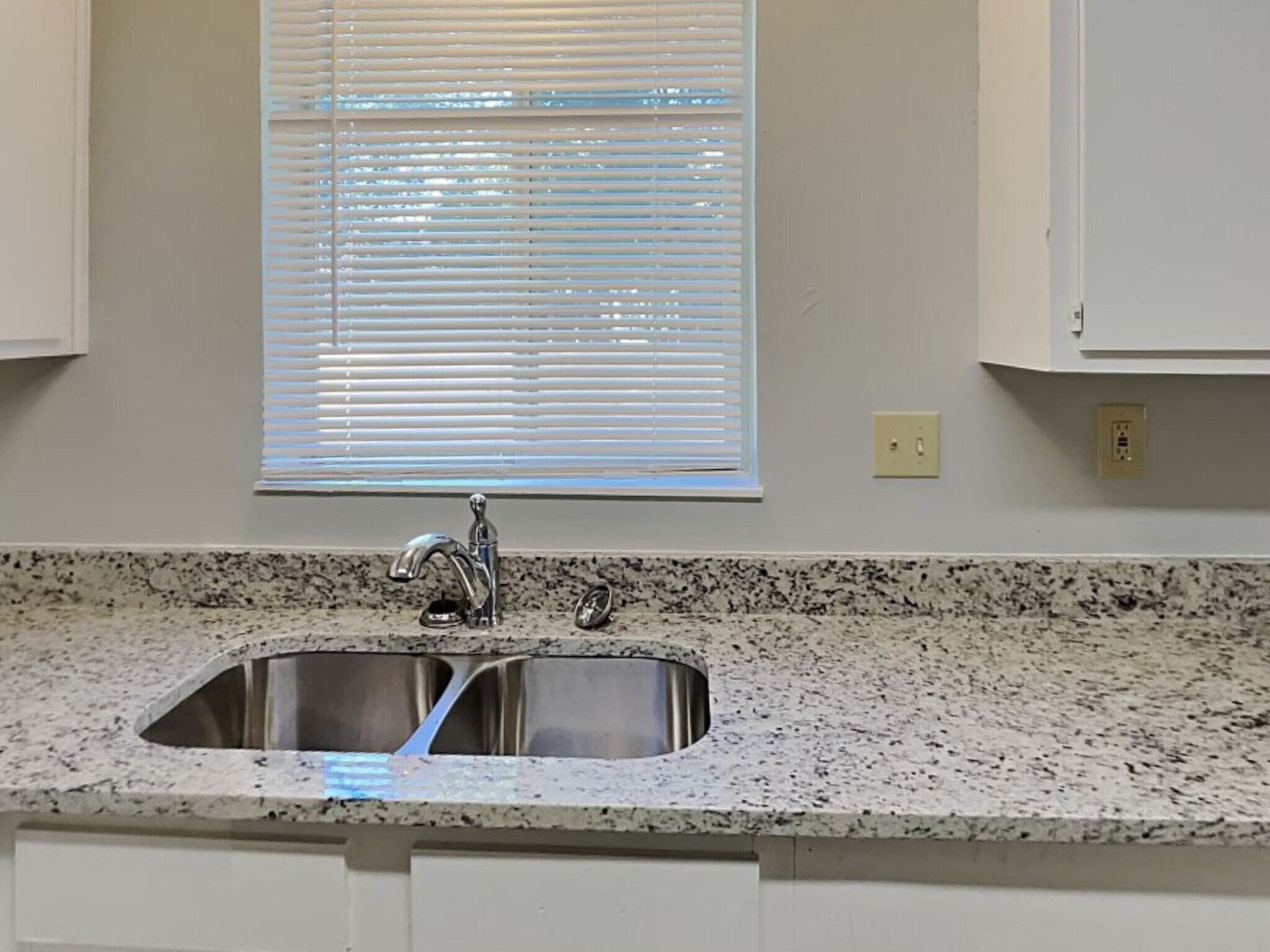 Building Photo - 7390 Isherwood Rd