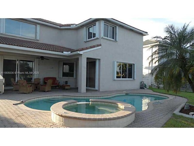 Building Photo - 2101 SW 176th Ave