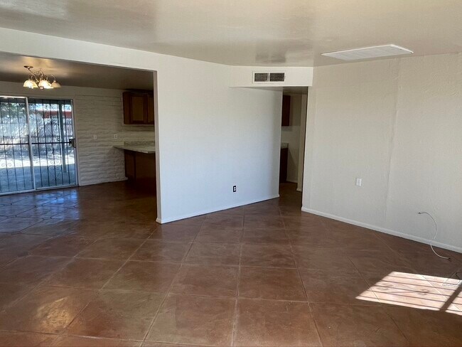 Building Photo - 7655 E Tulip Tree St