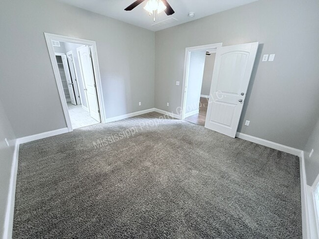 Building Photo - 4BR/4.5BA Stand Alone Unit For Rent