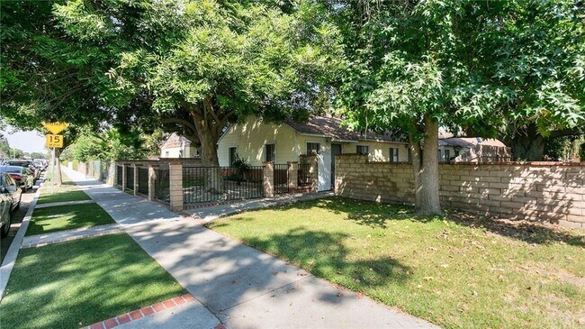 Entrance Area - 206 N Florence St