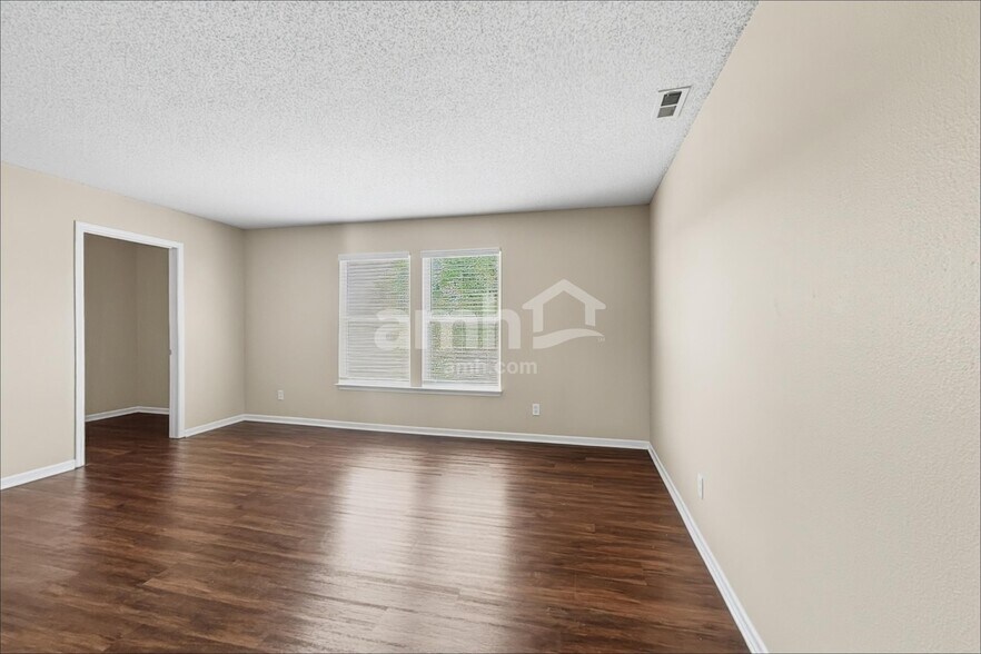 Building Photo - 10395 Carrington Way