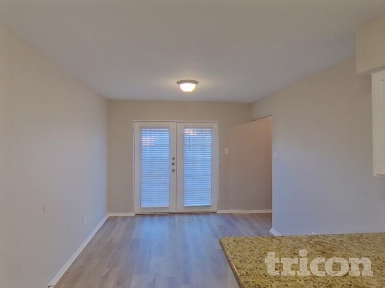 Building Photo - 1216 Grinnell Dr