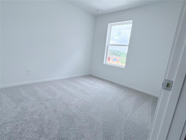 Building Photo - 886 Lynx St