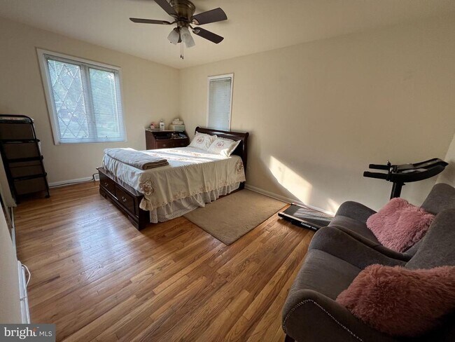 Building Photo - 890 Belfry Dr