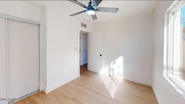 Building Photo - 2739 E Tamarisk Ave