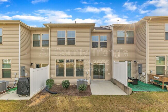 Building Photo - 1121 Latitude Dr