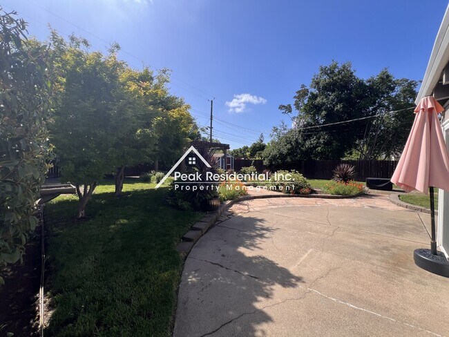 Building Photo - Spacious 2bd/2ba Arden Area Home-Must See!