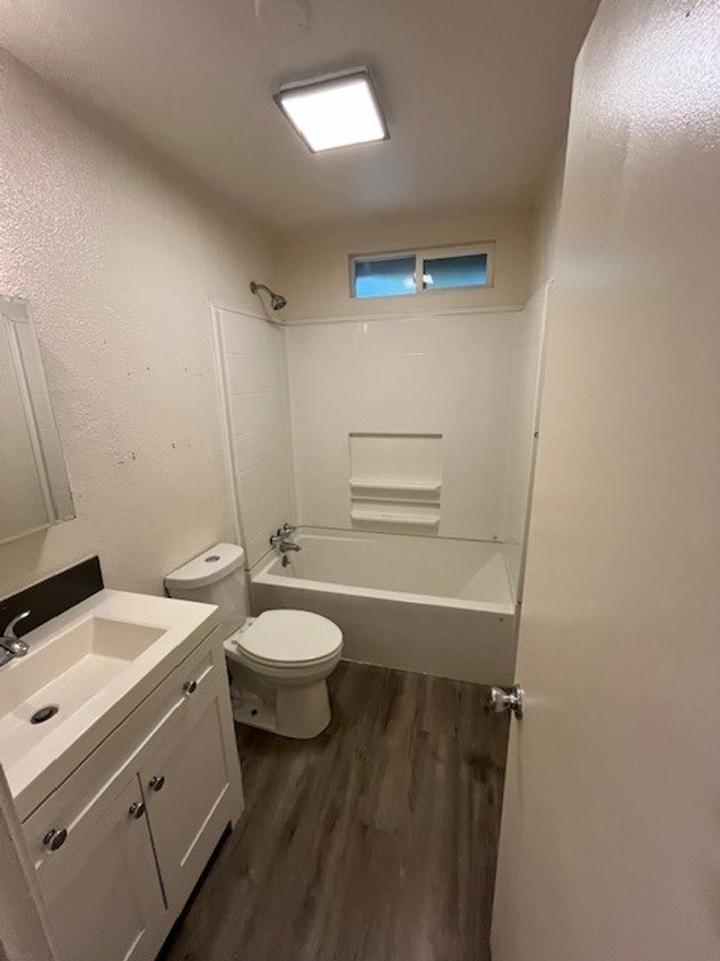 Building Photo - 709 S Vista St