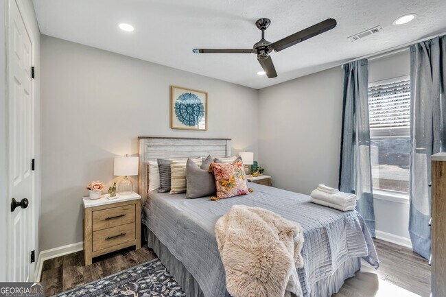 Building Photo - 10960 Morning Dove Dr