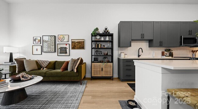 Building Photo - 704 W Tremont Ave