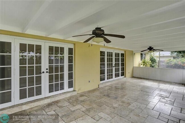 Building Photo - 361 SW 60th Ave