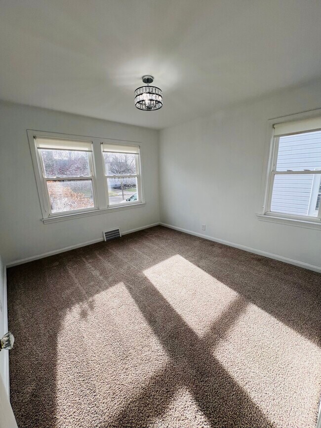 Building Photo - 123 Gould Ave