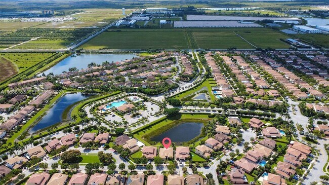 Building Photo - 3616 SE 2nd Dr