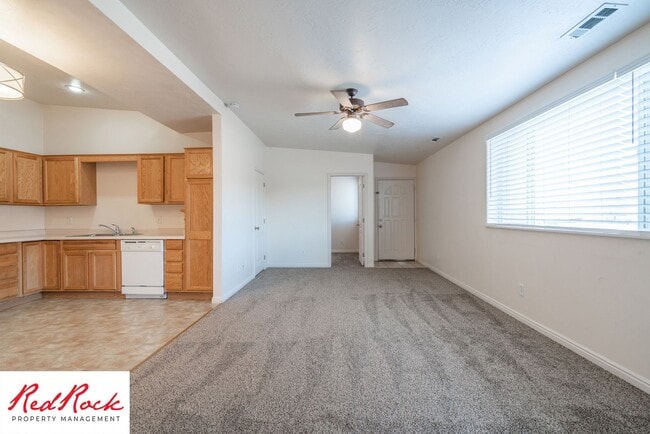 Building Photo - Enjoy Scenic Ivins Living – 3-Bed, 2-Bath ...