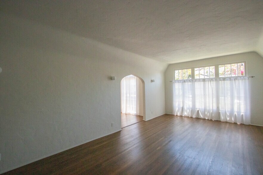 Building Photo - 4451 Clarissa Ave