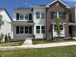 Building Photo - Townhouse in Saratoga Springs