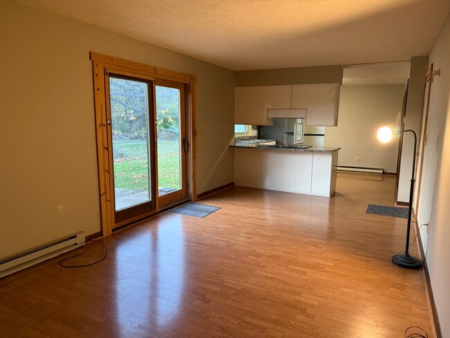 Building Photo - 18 Circle Dr