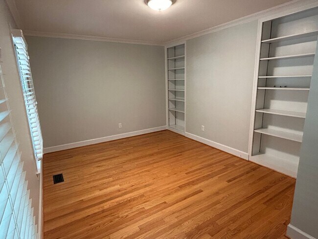 Building Photo - 5 Bed | 3.5 Bath House in Raleigh