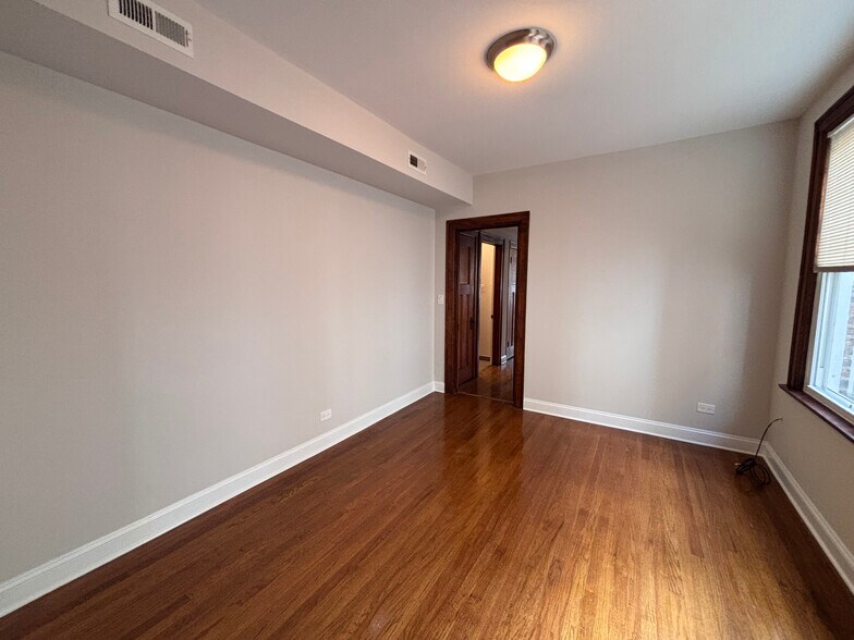 Building Photo - 3054 N Milwaukee Ave