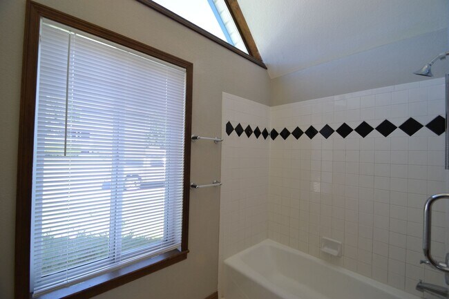 Building Photo - Ranch with Unfinished Basement in D20 with...