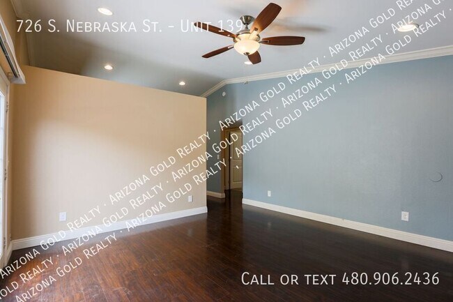Building Photo - 726 S Nebraska St