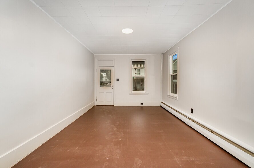 Building Photo - 324 Armstrong St