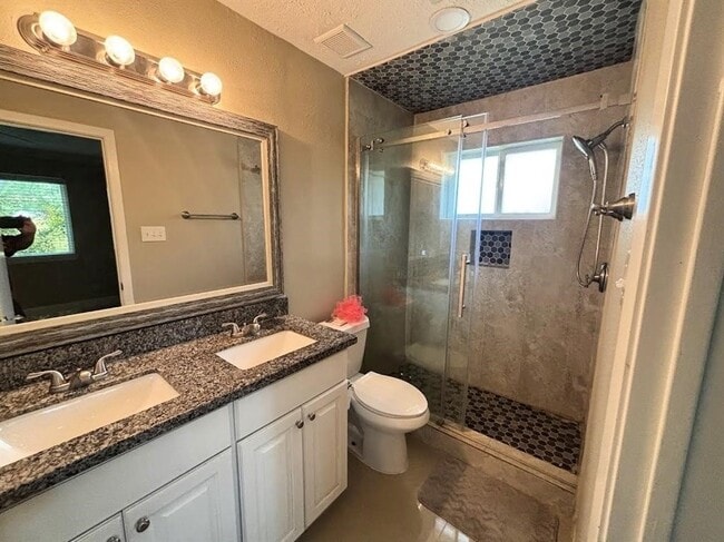 Building Photo - 227 Shiloh Dr