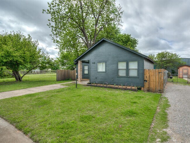 Building Photo - 1608 NW 7th St