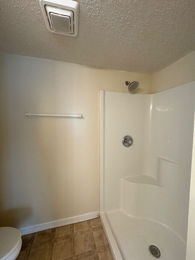 Building Photo - Holton Place - McClelland Dr.