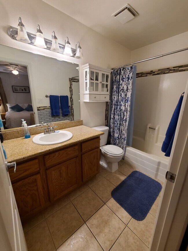 Building Photo - 1515 E Reno Ave