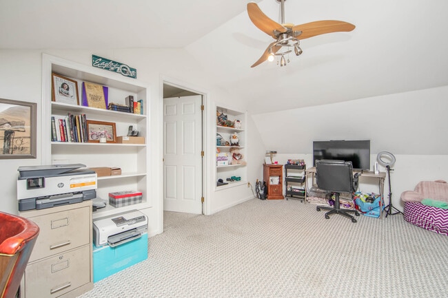 Building Photo - 28900 Deercroft Dr